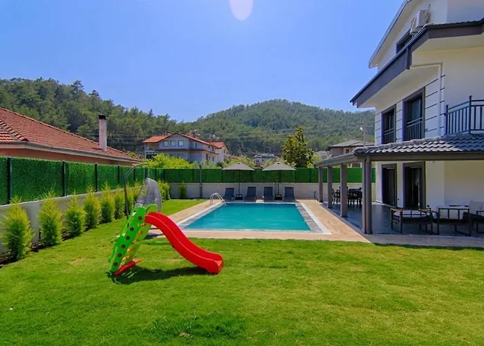 Detached With Private Pool In Inlice, Gocek 费特希耶