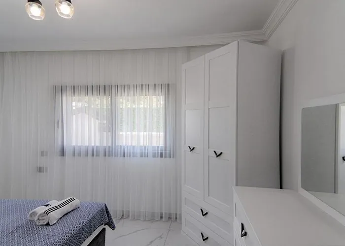 Detached With Private Pool In Inlice, Gocek 别墅 费特希耶